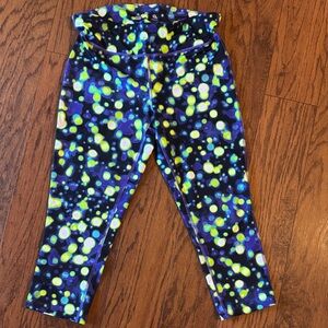Xersion Women's Blue and Green Patterned Capris